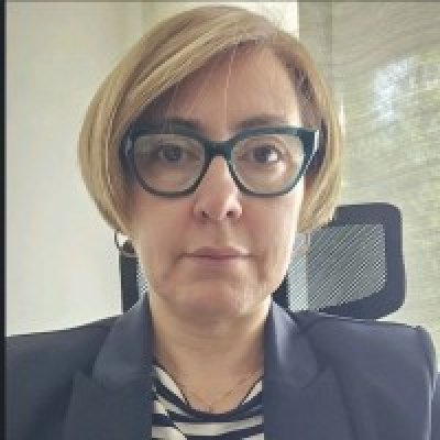 Avv. Vittoria G., avvocato esperto in compravendite immobiliari e trasferimenti